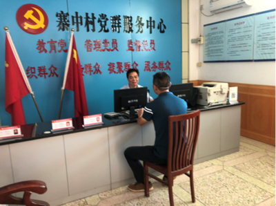 梅江區(qū)寨中村法律顧問(wèn)連志剛律師為村民提供專業(yè)法律服務(wù)
